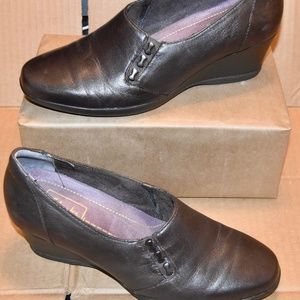 CLARKS EVERYDAY SLIP-ON LOAFER